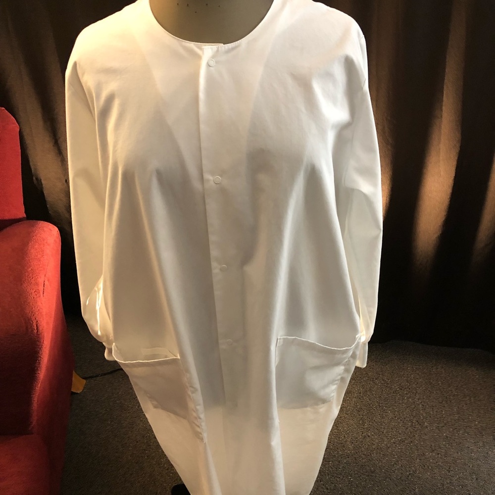 Landau White long lab coat. Sz Large